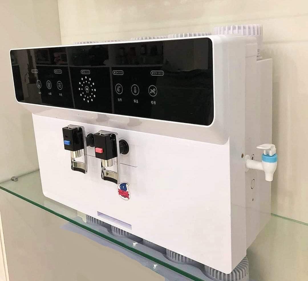 Máy Lọc Nước Aqua Plus Nóng, Lạnh, Nguội 7 Cấp Loại Bỏ Vi Khuẩn Và Tạp Chất Có Hại Làm Nước Tinh Khiết Hơn